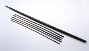 Oetzi Iceman（wood）で見つかった矢と弓